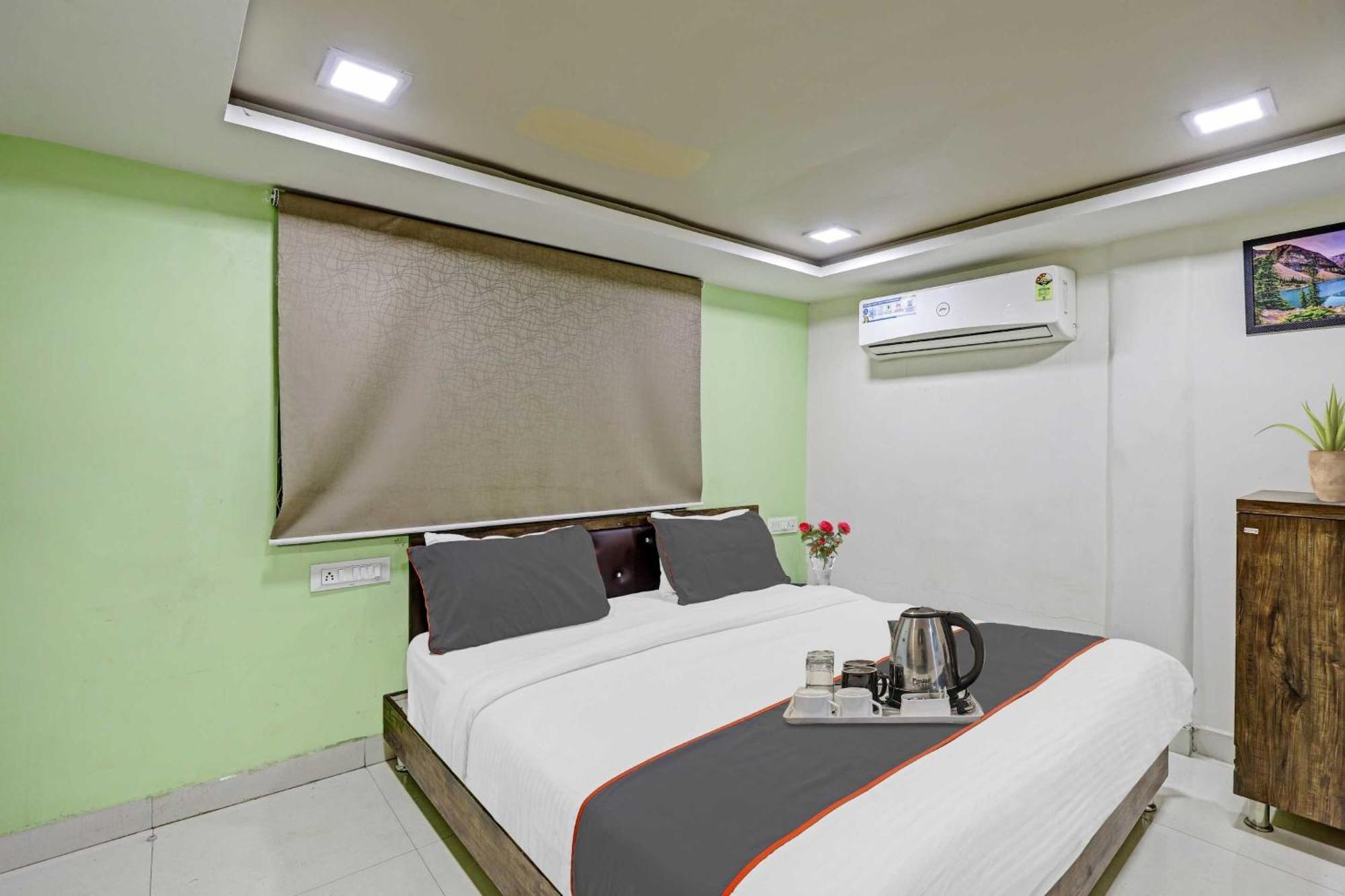 Hotel O Royal Ahmedabad Exterior foto