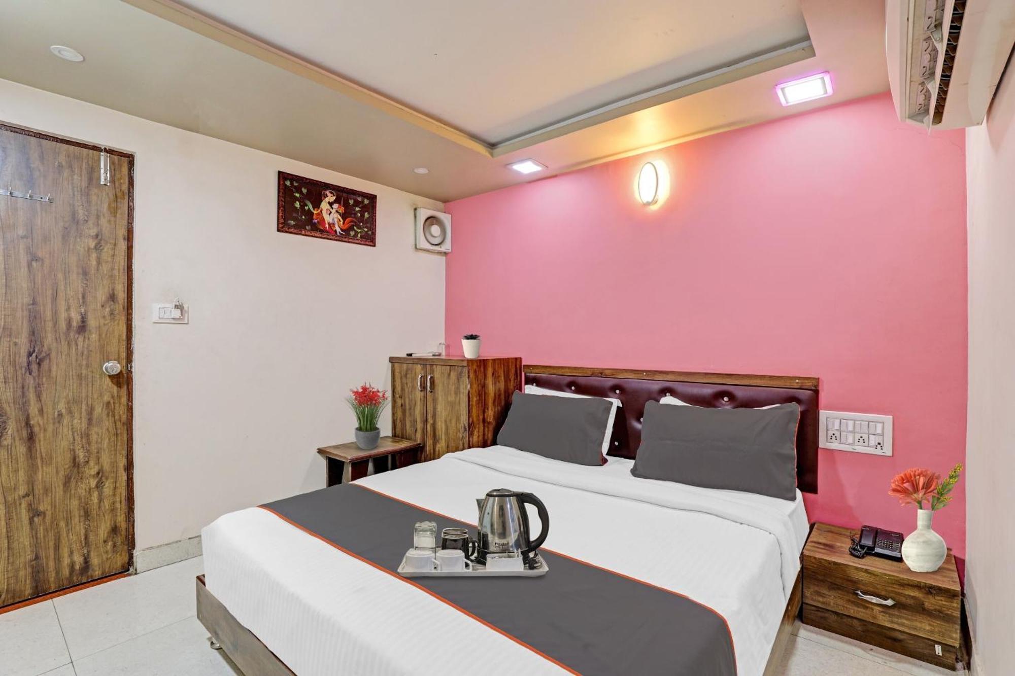 Hotel O Royal Ahmedabad Exterior foto